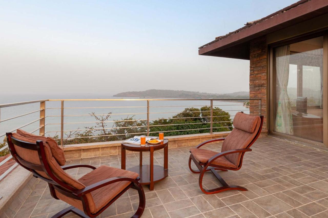The Blue Horizon By Stayvista - Featuring A Beach-View Villa With A Swimming Pool, Indoor Games, And A Relaxing Balcony Alībāg Exteriér fotografie